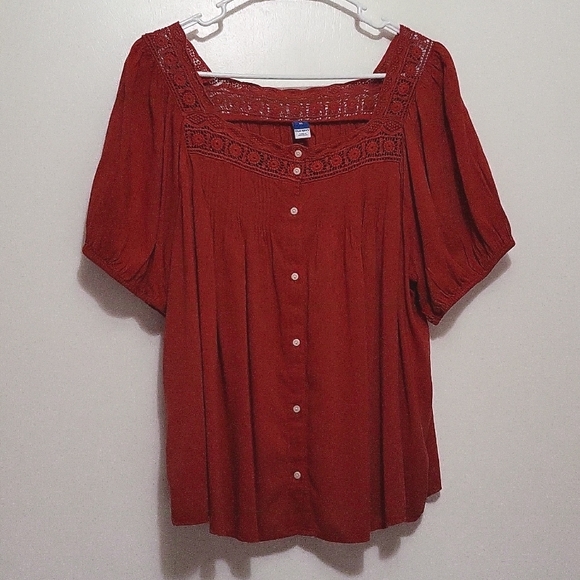 Rust red buttoned peasant top. - Picture 3 of 8